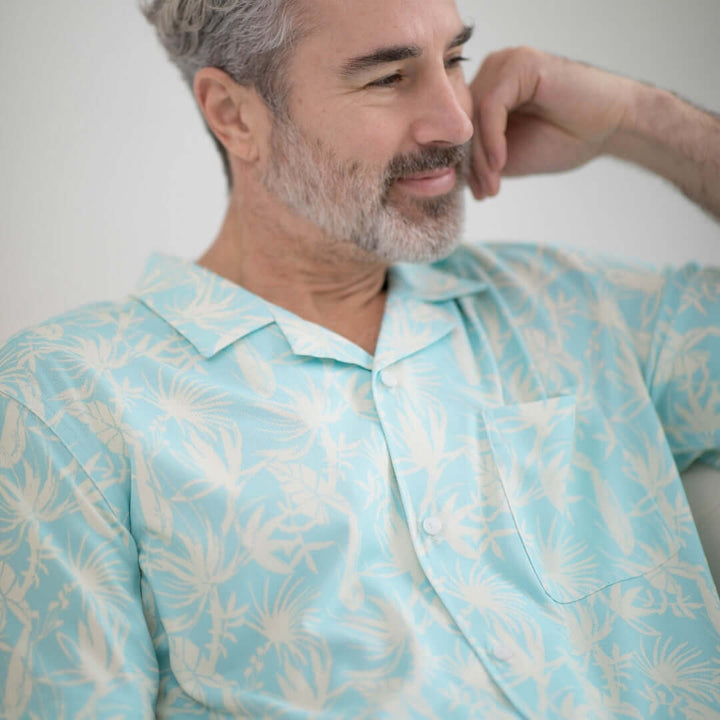 Untucked Short Sleeve Cooling Shirt with Magnetic Closures in Blue Leaf